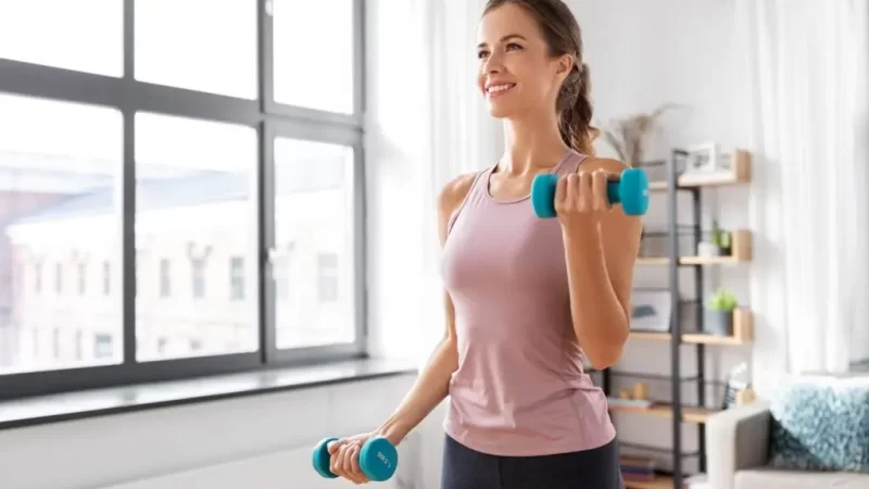 Tonifica tus Brazos con Pesas Ligeras